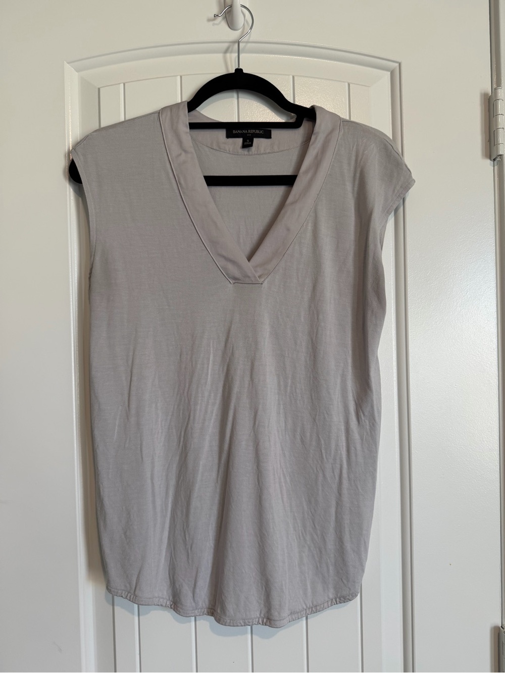 Banana Republic Women's V-Neck Cap Sleeve Top - Light Gray